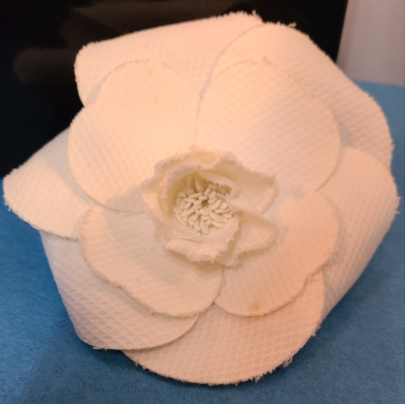 Chanel Camellia Textile Corsage - Picture 9 of 14